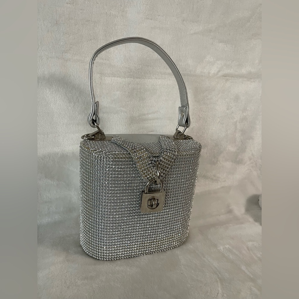 Rainstone handbag with locket clasp, silver sparkly cocktail party ready - Picture 4 of 10